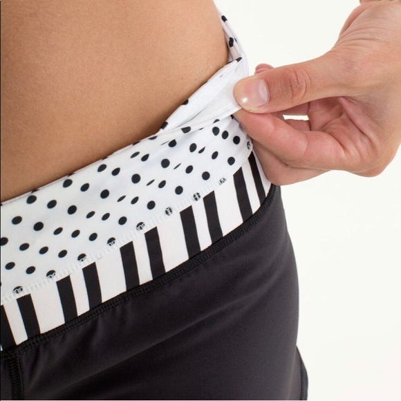 Lululemon Groovy Run Short, Size 4 - Picture 7 of 9